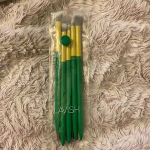 Brand new lavish brushes